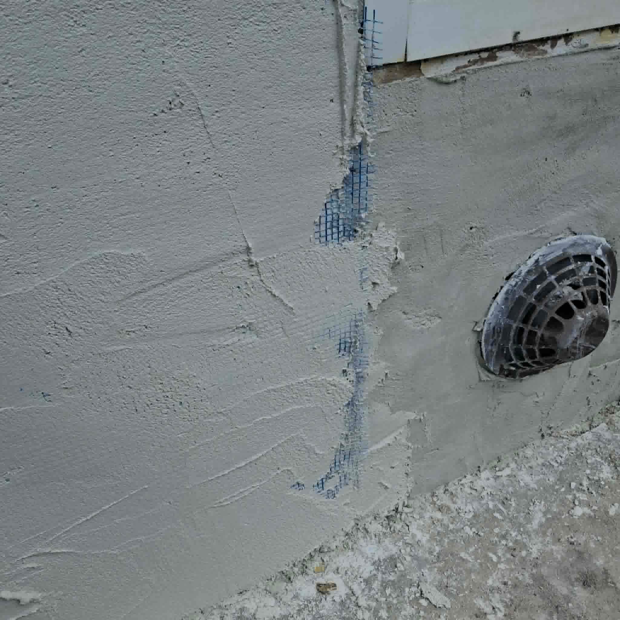 Vizes fal szárító vakolat előtt — kiindulási állapot (referencia 1)